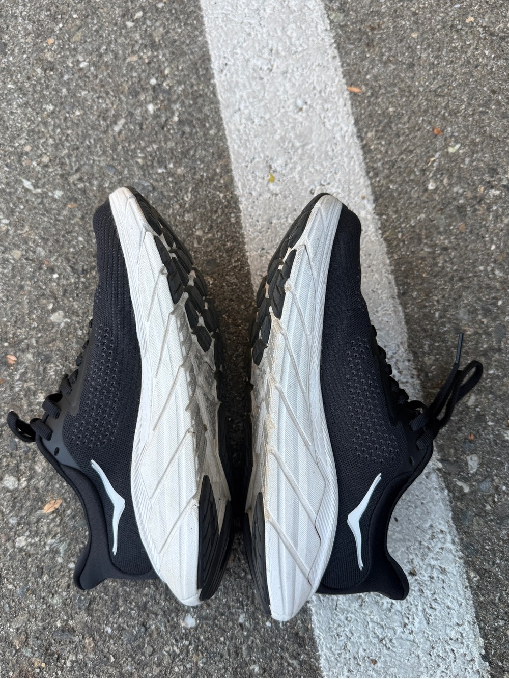 Hoka Arahi 7 Running Shoe - Black/White - Picture 7 of 14